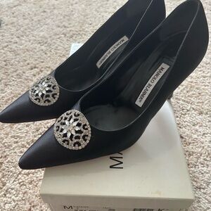 Manolo Blahnik Black Satin Heels w Crystal Size 38 Circlon like new